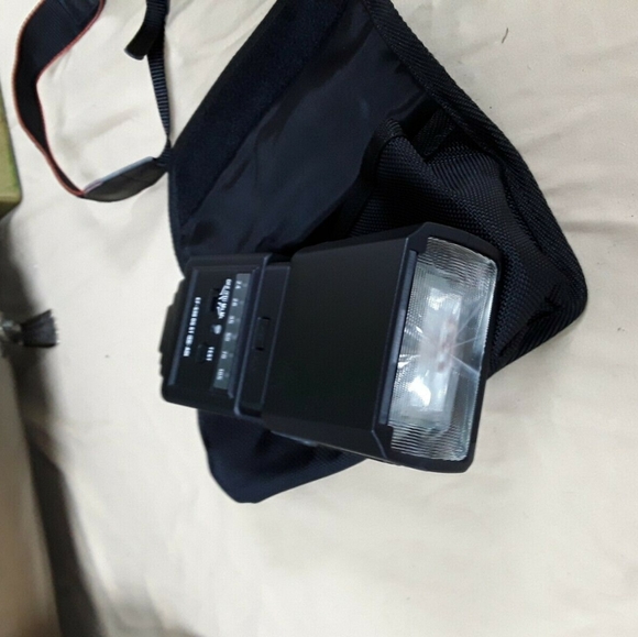 Sony A330 DSLR 10.2 mp Camera with MANY EXTRAS - Picture 7 of 7